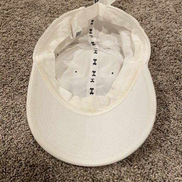 Under Armour hat - Picture 2 of 4
